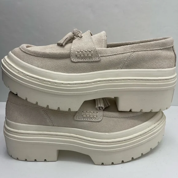 Converse A15553C
CTAS LUGGED HEEL LOAFER OX
LIGHT DUNE/EGRET/LIGHT DUNE Platform - Picture 16 of 16